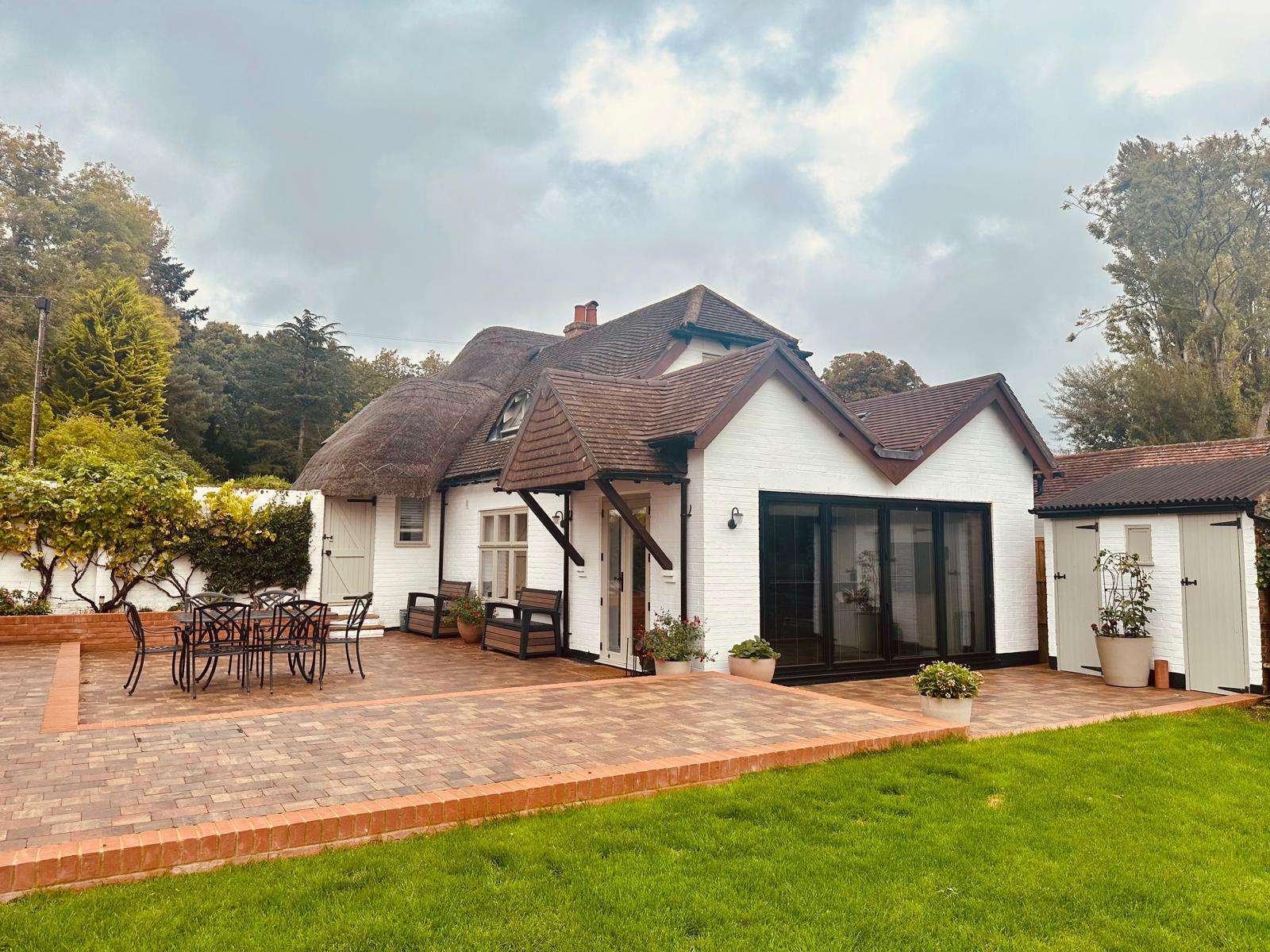 Thatched Cottage, Windlesham — project by SMART Developments LTD